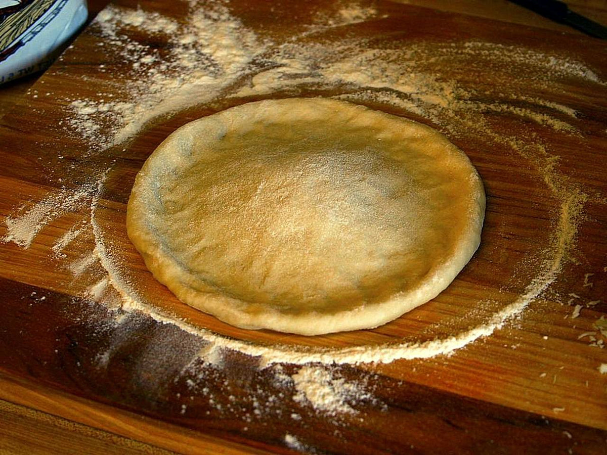 Preparazione dell’impasto per pizza