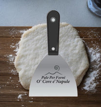 Carica l'immagine nel visualizzatore di Gallery, STECCA-SPATOLA ACCIAIO INOX CON MANICO IN PLASTICA