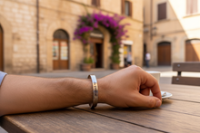 Carica l'immagine nel visualizzatore di Gallery, Bracciale indossato 7