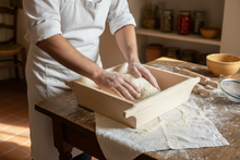 Load image into Gallery viewer, Chef impasta su tavolo rustico - Lifestyle