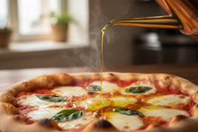 Carica l'immagine nel visualizzatore di Gallery, Olio che cola su Margherita - Close-up