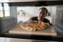 Laden Sie das Bild in den Galerie-Viewer, Persona controlla pizza - Vetro forno