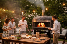 Carica l'immagine nel visualizzatore di Gallery, Pizza party - Atmosfera conviviale