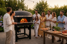 Carica l'immagine nel visualizzatore di Gallery, Pizza party estivo - Atmosfera