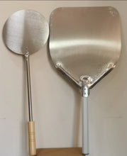 Carica l'immagine nel visualizzatore di Gallery, KIT PALE PER PIZZA - PIETRA REFRATTARIA + 1 PALA ALLUMINIO 33x33 +1 PALINO ACCIAIO 22 CM LUNGHEZZA TOT. 65 CM