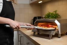 Cargar imagen en el visor de la galería, 3. Infornare la pizza
