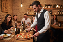 Carica l'immagine nel visualizzatore di Gallery, Cameriere porzione pizza - Ristorante
