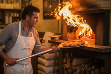 Carica l'immagine nel visualizzatore di Gallery, Chef controlla pizza - Fiamme
