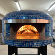 Close-up forno blu con fuoco