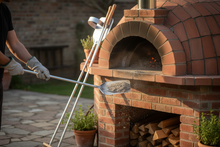 Carica l'immagine nel visualizzatore di Gallery, Persona rimuove cenere - Paletta
